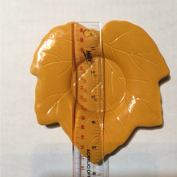 Hallmark NWT Gold Colored Ceramic Leaf Candleholder - Picture 3 of 4